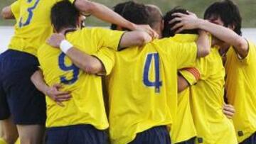 El equipo juvenil del FC Barcelona también domina en su categoría, como la primera plantilla azulgrana, y se impuso por 2-0 al Real Celta en la final de la XV Copa de Campeones de la División de Honor, en un partido que se disputó en Almuñécar (Granada).