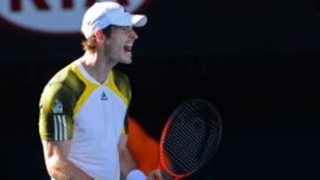Andy Murray arrolló al francés Jeremy Chardy para colarse en las semifinales de Australia.