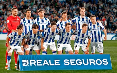 Once inicial de la Real Sociedad. De pie: Remiro, Merino, Robin Le Normand, Martín Zubimendi y Sorloth. Agachados: Silva, Kubo,Zueldia, Oyarzabal, Aihen Muñoz y Gorosabel.