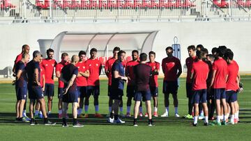 Berizzo, con sus futbolistas en su primer entrenamiento.