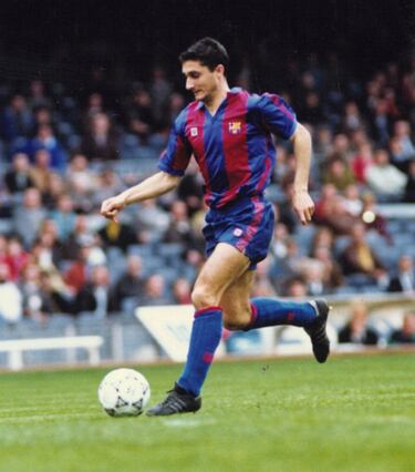 Jug entre 1988 y 1990 en el Barcelona. El Athletic lo fich ese a?o y jug en el club vasco hasta 1996.