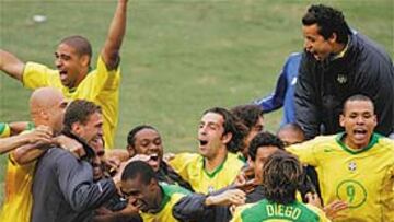 <b>EQUIPO B, PERO CAMPEÓN. </b>Así celebró Brasil su título, conseguido con un conjunto de circunstancias.