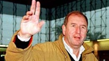 <b>ADIÓS A TODA UNA VIDA DEDICADA AL CLUB.</b> Carles Rexach, secretario técnico del FC Barcelona, quedó este viernes desvinculado de la entidad catalana tras llegar a un acuerdo por el cual recibirá el importe total del contrato como técnico que expiraba el 30 de junio de este año.