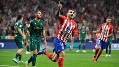 Atletico Madrid's Argentinian forward #10 Angel Correa celebrates scoring his team's first goal during the Spanish Liga football match between Club Atletico de Madrid and Cadiz CF at the Metropolitano stadium in Madrid on October 1, 2023. (Photo by JAVIER SORIANO / AFP)