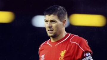Steven Gerrard, del Livepool, contra el Leicester.