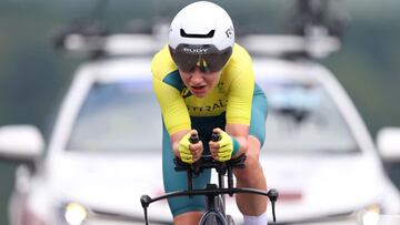La australiana Sarah Gigante compite en la contrarreloj femenina de los Juegos Olímpicos de Tokio 2020.