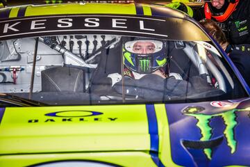 El piloto se reencontr車 con la victoria fuera de MotoGP, fue en las 12 Horas de Abu Dabi al volante de un Ferrari 488 GT3 del equipo suizo Kessel Racing.