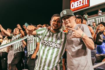 ¡Orlando es azul y verde! Las barras de Millonarios y Nacional alentaron a sus equipos en el Camping World Stadium en el último juego de la Florida Cup.