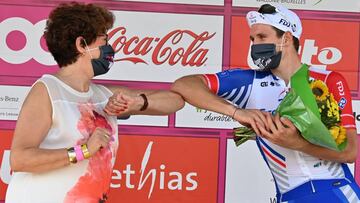 Bennett bate a Démare al esprint y el francés es nuevo líder