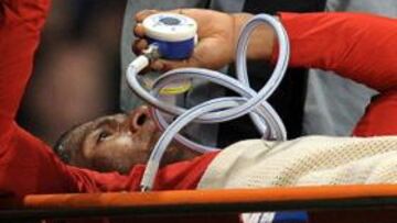 Valencia se rompe el tobillo y tiene que ser asistido con oxígeno