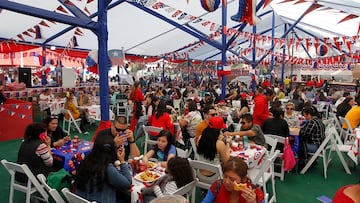 Santiago, 18 de septiembre 2019
Capitalinos celebran las fiestas patrias en el Parque Ohiggins.
Dragomir Yankovic/Aton Chile