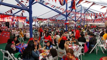 Santiago, 18 de septiembre 2019
Capitalinos celebran las fiestas patrias en el Parque Ohiggins.
Dragomir Yankovic/Aton Chile