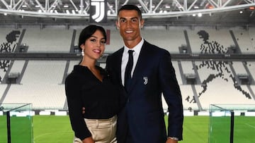 Georgina y Cristiano, en la presentación del jugador en Turín.