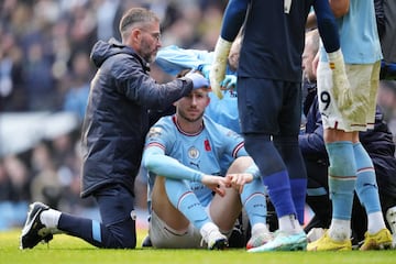 El central español del Manchester City se ha golpeado la cabeza con el codo del jugador del Brentford FC Ethan Rupert Pinnock. Al de Agen ha sido atendido sobre el terreno de juego durante cuatro minutos ya que la hemorragia no cesaba. Le han tenido que vendar la cabeza. 