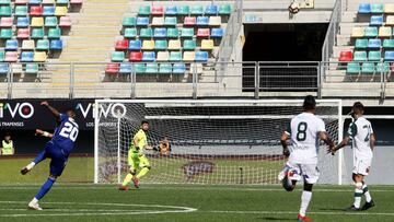 Futbol, Barnechea vs Santiago Wanderers.
 Novena fecha, campeonato nacional primera B 2019
 El jugador de Barnechea Mario Briceno, marca su gol contra Stgo. Wanderers durante el partido por segunda division en el estadio La Florida.
 Santiago, Chile.
 21/04/2019
 Jonnathan Oyarzun/Photosport
 
 