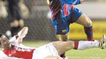 <b>ENTRETENIDO. </b>Deco sufre una fuerte entrada de un holandés.