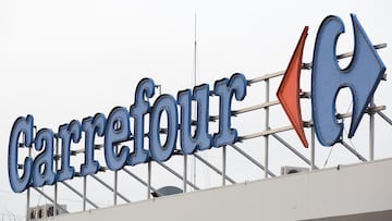 ZGORZELEC, POLAND - 2020/03/15: French multinational corporation specialized in retail, Carrefour logo seen in Zgorzelec. (Photo by Karol Serewis/SOPA Images/LightRocket via Getty Images)