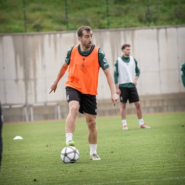 José Juan Romero, en el escaparate con un Ceuta que festeja la permanencia