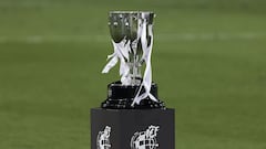 El trofeo de campeón de Liga en el Alfredo Di Stéfano en los prolegómenos de la ceremonia de entrega en julio de 2020, cuando el Real Madrid ganó su Liga 34.