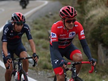 Richard Carapaz, maillot rojo.