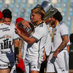 Buljubasich aclara el mercado de la UC: Gary Medel y Leonardo Gil