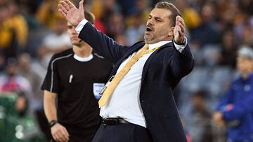 Australia's coach Ange Postecoglou reacts during their 2018 World Cup football qualifying match against Syria played in Sydney on October 10, 2017. / AFP PHOTO / WILLIAM WEST / -- IMAGE RESTRICTED TO EDITORIAL USE - STRICTLY NO COMMERCIAL USE --