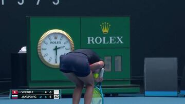 Dalila Jakupovic se retira del Open de Australia por el humo