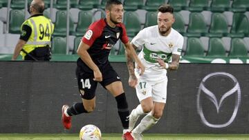 Óscar, ante Josan.