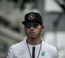 Hamilton "trata de dejar atrás" el abandono en Singapur