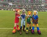 Las mascotas del Mundial hacen su aparición en el AT&T Stadium