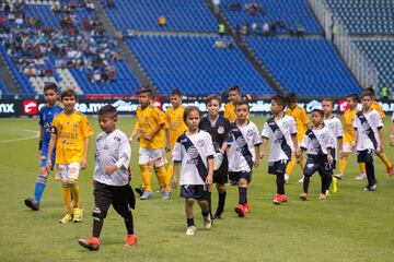 Los niños protagonizaron los protocolos de la jornada 16