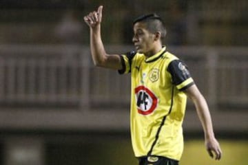 Leandro Sirino celebra el primer gol de San Luis ante la U.