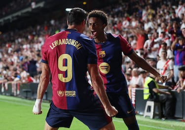 A pesar del festejo eufórico de Lewandowski junto con Balde, Soto Grado decidió anular el gol tras revisar una supuesta falta de Koundé en el VAR.