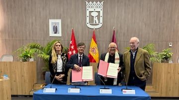 Sonia Cea Bermúdez, concejala delegada de Deportes del Ayuntamiento de Madrid; José Antonio Martínez Páramo, concejal presidente del Distrito de Fuencarral-El Pardo; José Platas Platas, presidente de la Fundación Juanito Maravilla; y Vicente del Bosque.