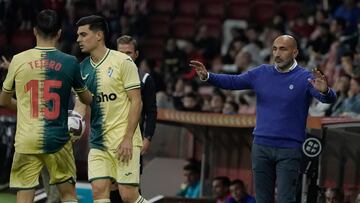 17/10/22 PARTIDO SEGUNDA DIVISION 
SPORTING DE GIJON - EIBAR 
ABELARDO PIDENDO CALMA ANTE SERGIO Y TEJERO