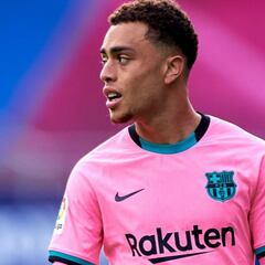 Sergiño Dest dispels Barcelona exit rumours
