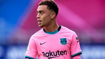 Sergiño Dest dispels Barcelona exit rumours