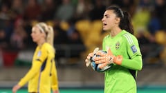 Wellington (New Zealand), 25/07/2023.- Goalkeeper Zecira Musovic (R) of Sweden in action during the FIFA Women's World Cup group G soccer match between Sweden and Italy in Wellington, New Zealand, 29 July 2023. (Mundial de Fútbol, Italia, Nueva Zelanda, Suecia) EFE/EPA/RITCHIE B. TONGO
