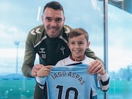 Pablo posa con Iago Aspas en la Ciudad Deportiva Afouteza.