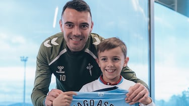 Pablo posa con Iago Aspas en la Ciudad Deportiva Afouteza.
