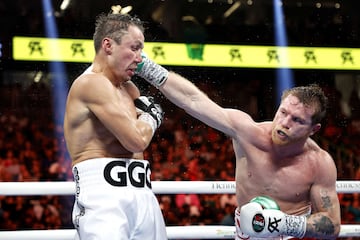 El boxeador mexicano, Canelo ?lvarez, se llev¨® la victoria por decisi¨®n un¨¢nime despu¨¦s de arrollar a Gennady Golovkin durante todo el encuentro.