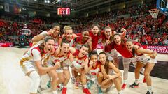 Las jugadoras del Casademont Zaragoza celebran su pase a la final de la Copa de la Reina tras vencer al Valencia Basket en el encuentro de semifinales.