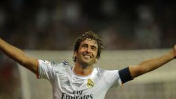 Ra&uacute;l celebra su &uacute;ltimo gol como jugador madridista en el &uacute;ltimo partido que jug&oacute; en el Bernab&eacute;u: su homenaje en el a&ntilde;o 2013.
 