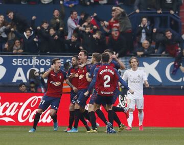 Los jugadores del Osasuna celebran el 1-0 de Unai García al Real Madrid. 