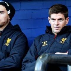 Steven Gerrard se acuerda de Suso