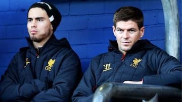 Steven Gerrard y Suso juntos como jugadores del Liverpool. Foto: Action Images/Cordon Press).