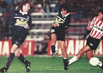 Diadora fue otra marca que apareció con fuerza en los noventa. Marcelo Barticciotto los utilizó en Colo Colo.