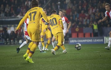 El astro argentino robó el balón en la alta presión del Barça, se la dio a Arthur y el brasileño se la devolvió para que Messi la mandara al fondo de la red.