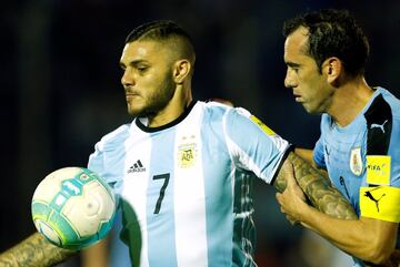 Mauro Icardi y Diego Godín.