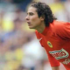 Guillermo Ochoa alcanzó los 15 años de carrera futbolística